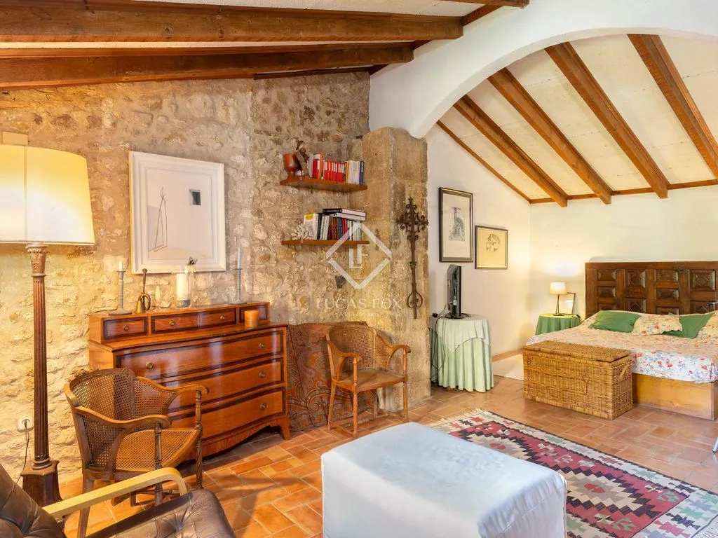 Bedrooms - Traditional Stone Cottage with Pool in Bàscara