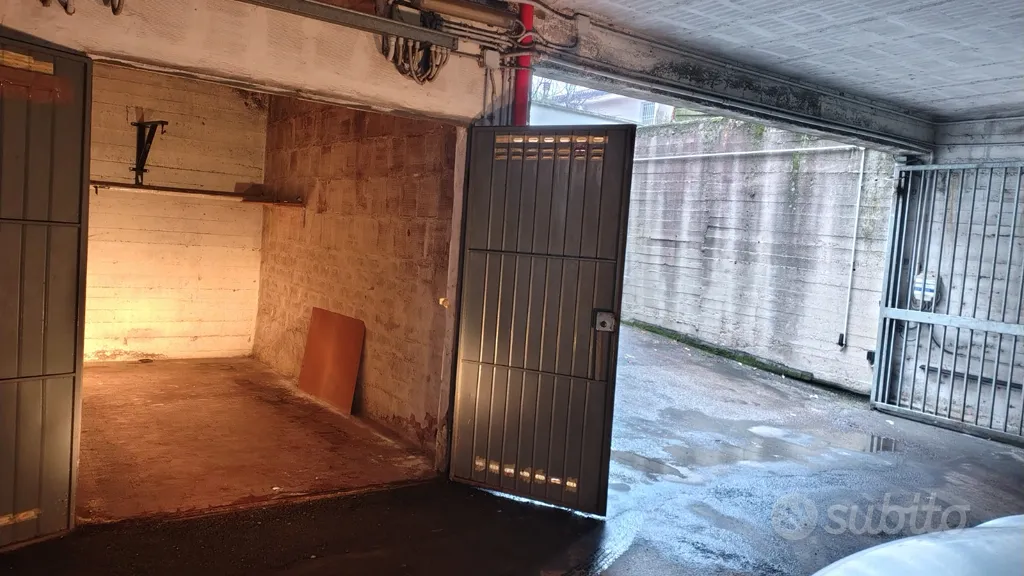 Garage - Garage with Automatic Gate in Via Nani