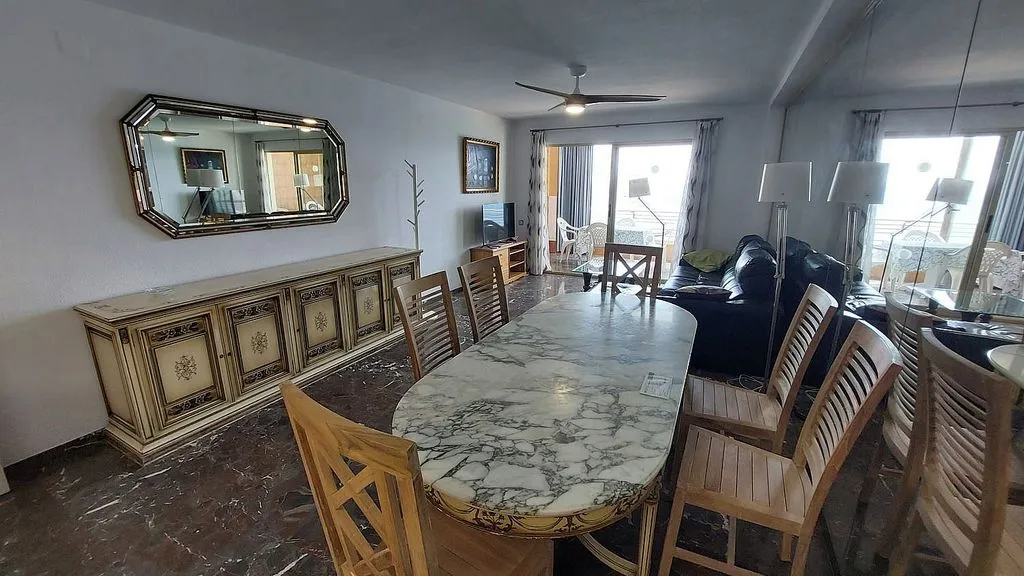 Söögituba - Seafront Apartment with Pool in Benidorm