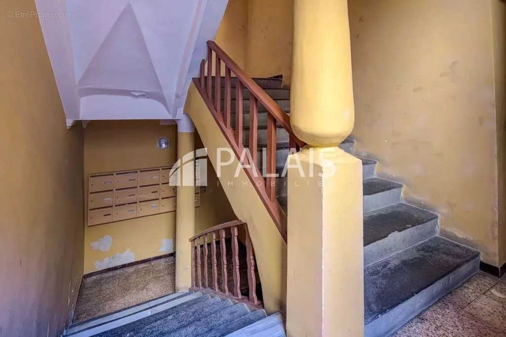 Pièces - Appartement d'Angle Lumineux près du Cours Saleya