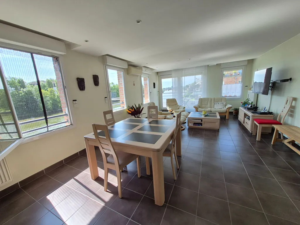 Sala da pranzo - Luxury Flat with Water View in Calm Setting