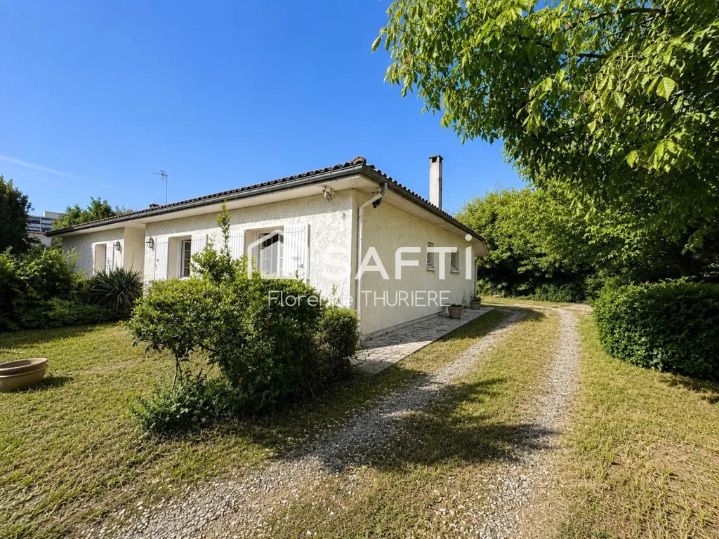 Esterno - Traditional House with Garden in Mérignac