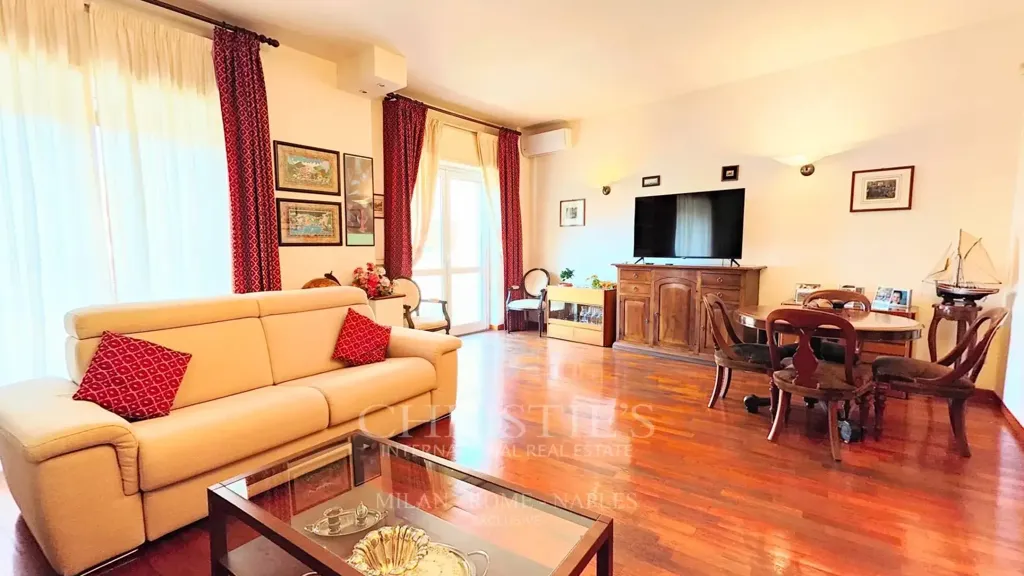 Elutuba - Apartment with Balcony in Chiaia, Naples