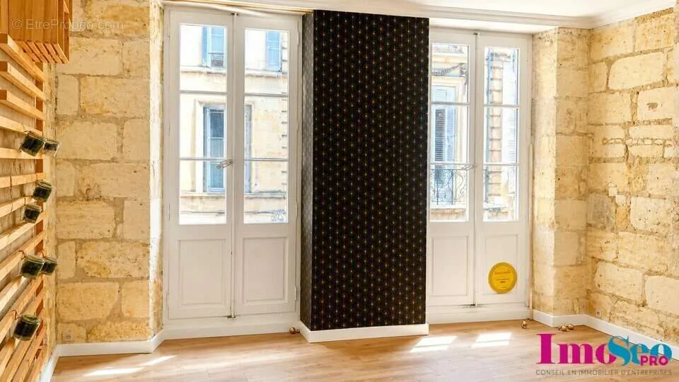 Toad - Office in Historic Centre, Bordeaux