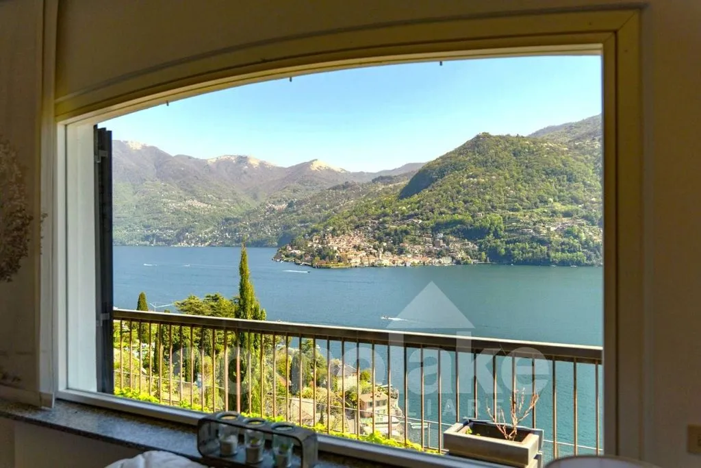 Living Room - Luxury Villa with Lake Views in Moltrasio
