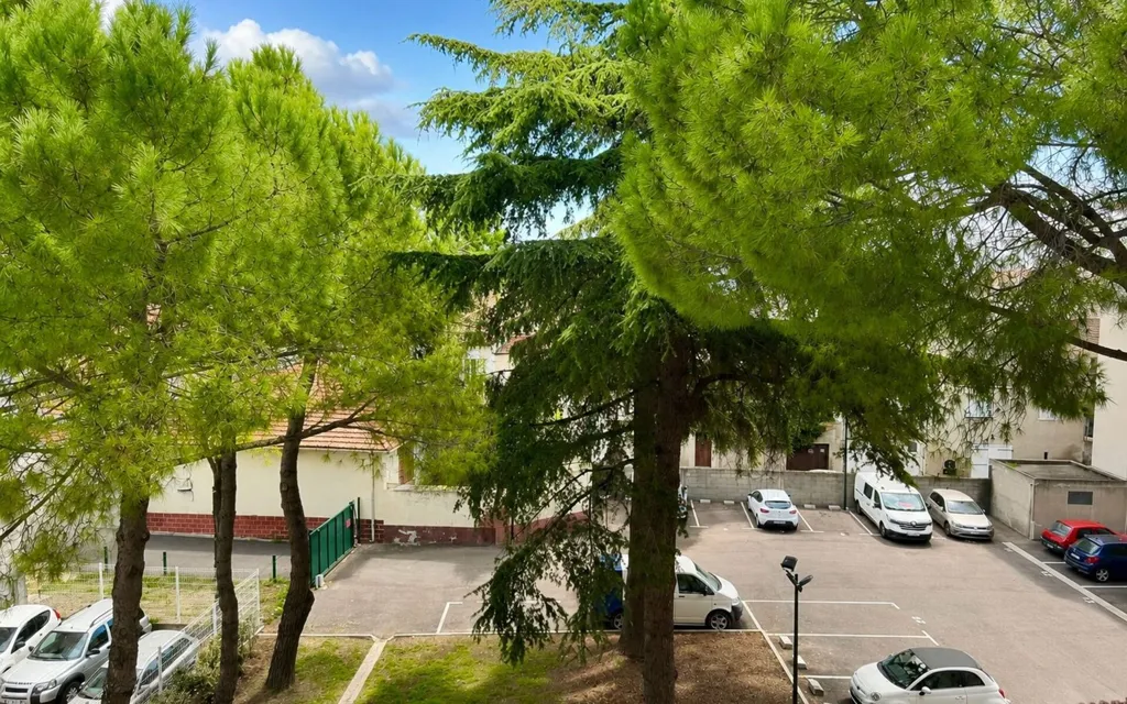 Välivaade - T2 Apartment with Balcony in Nîmes
