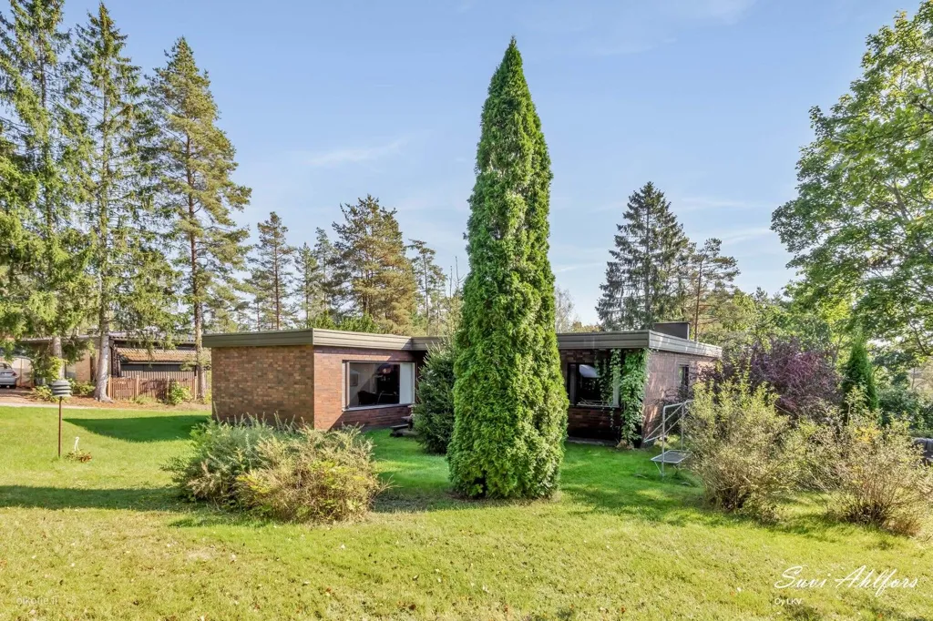 Jardin - 1970s House with Pool in Perttilä