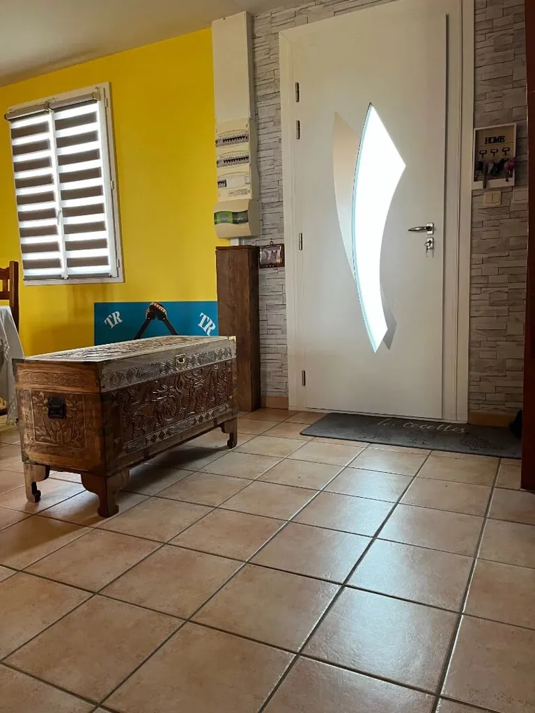 Entrée - Maison avec Garage et Terrain à Proximité d'Auneau