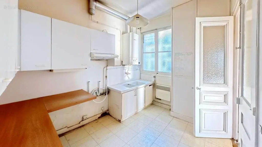 Kitchen - 4-Piece Paris 16 Balcony with Etoile Proximity