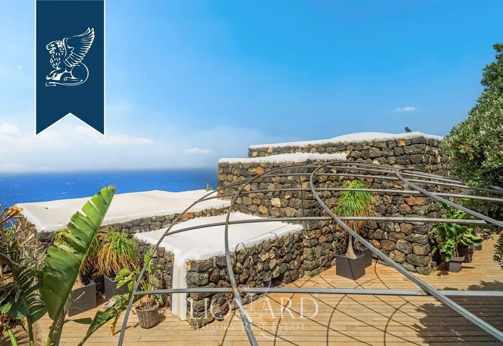 Terrass - Luxury Villa with Infinity Pool in Pantelleria