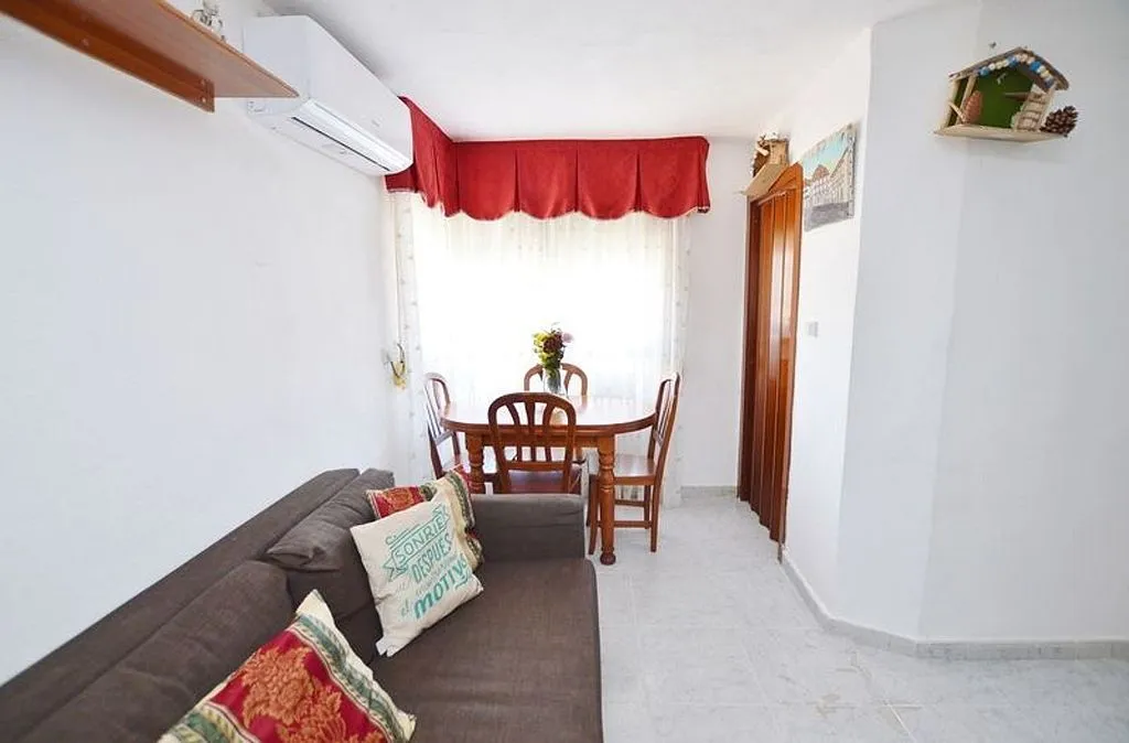 Elutuba - 2-Bed Apartment with Air Conditioning in Arcos, Madrid