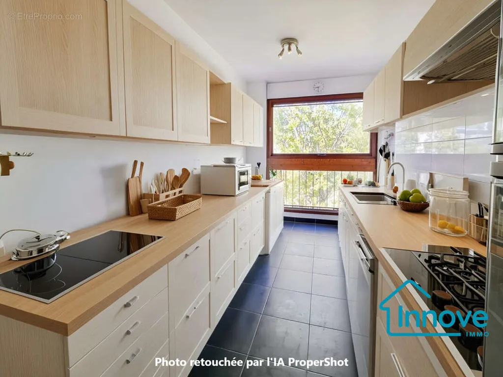 Kitchen - Luxury Flat with West View in Le Chesnay