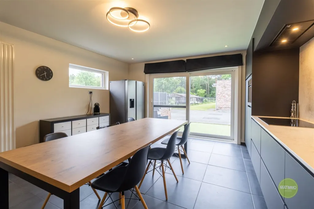 Sala da pranzo - House with Large Garden in Mol