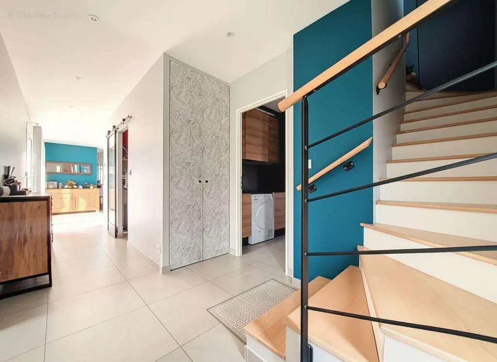 Entrée - Maison contemporaine avec piscine à Mions