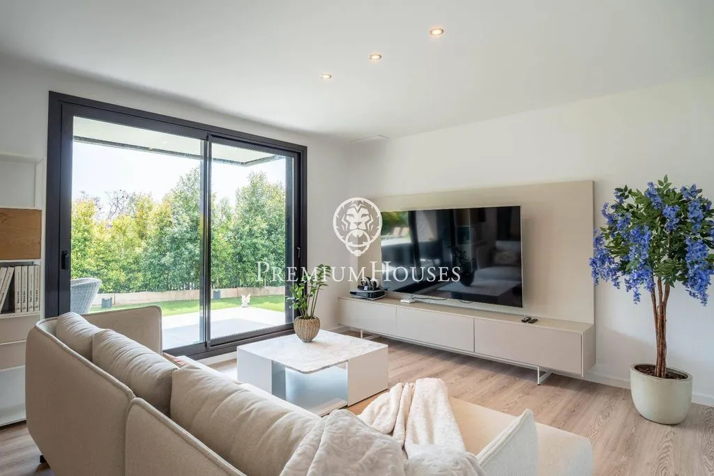 Elutuba - Corner Flat with Pool in Sitges