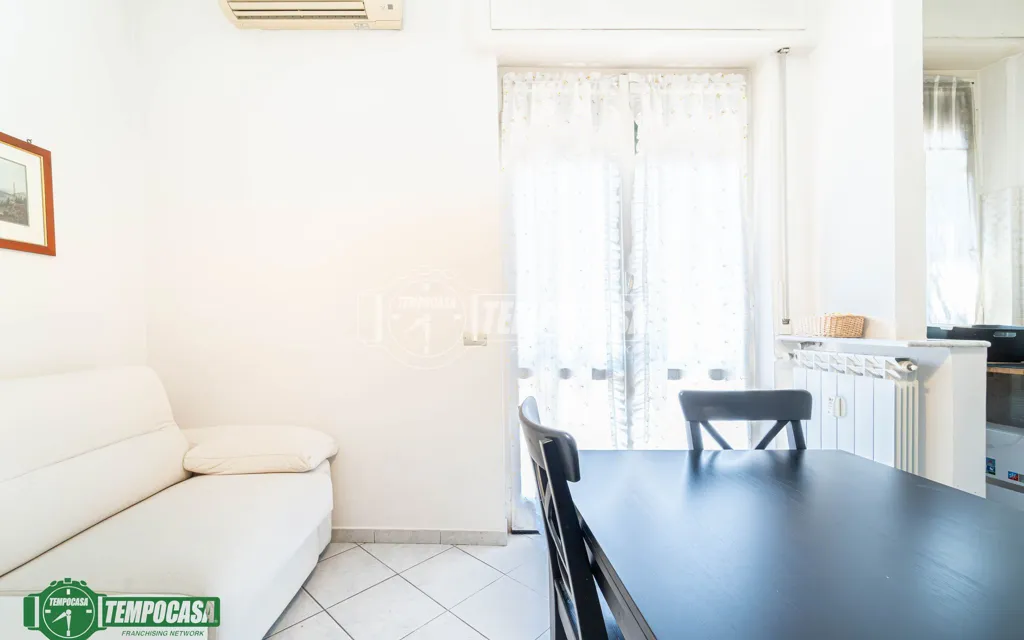 Comedor - Bright 2-Bedroom Apartment with Balcony in Milan