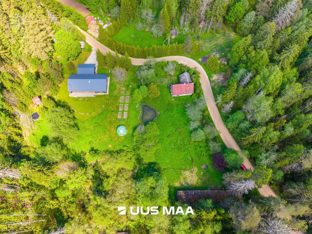 Vue aérienne - Scenic Plot with Building in Aegviidu