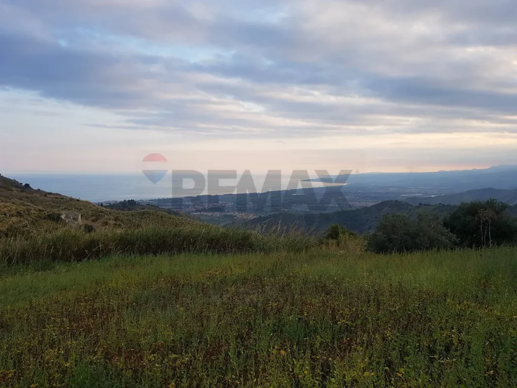Giardino - Agricultural Land with Ruins in Castelmola