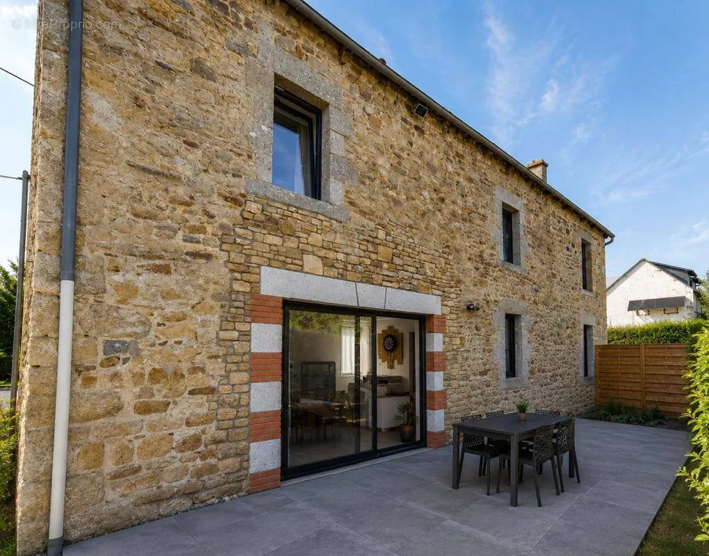 Terrasse - Maison en Pierre Rénovée à Plaintel