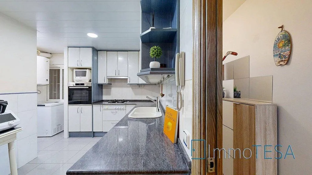 Cuisine - Apartment with Balcony in Barberà del Vallès
