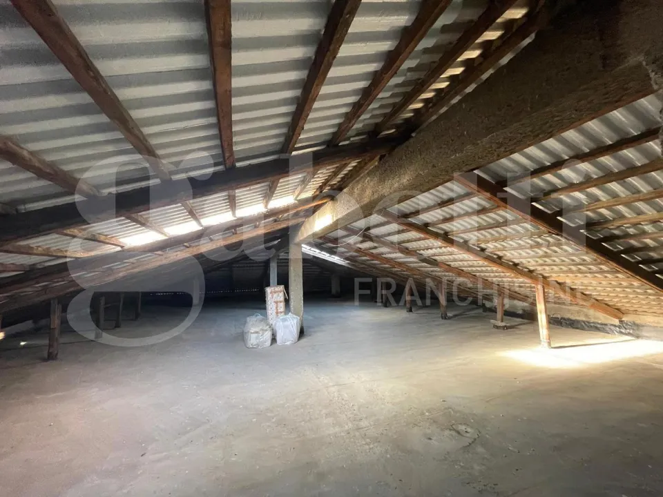 Pièces - Spacious Attic Storage in Nocera Inferiore