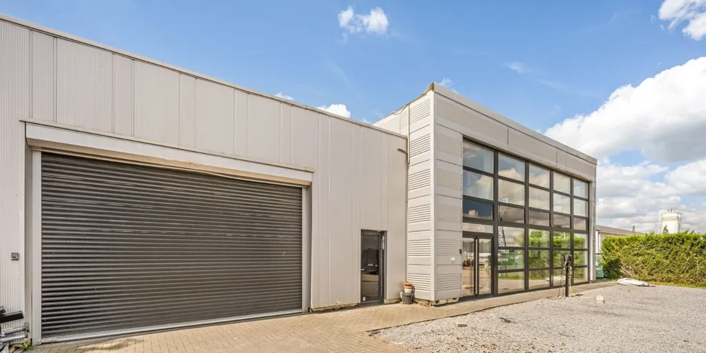 Extérieur - Bâtiment Commercial avec Jardin près de Hasselt