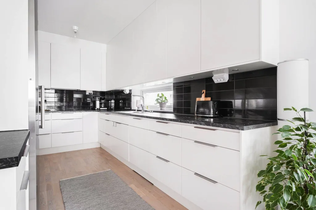 Köök - Modern Flat with Balcony in Dagny, Borlänge