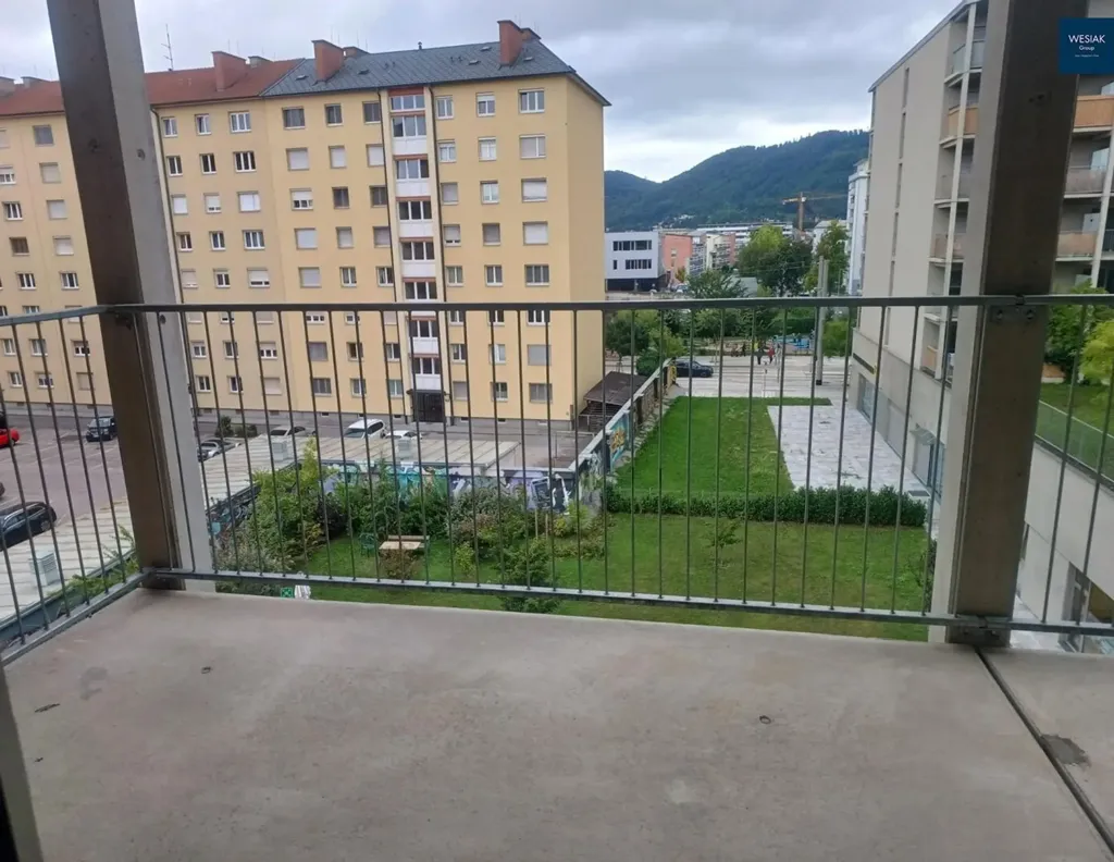 Balcone - Bright 2-Bedroom Flat with Balcony in Top 209