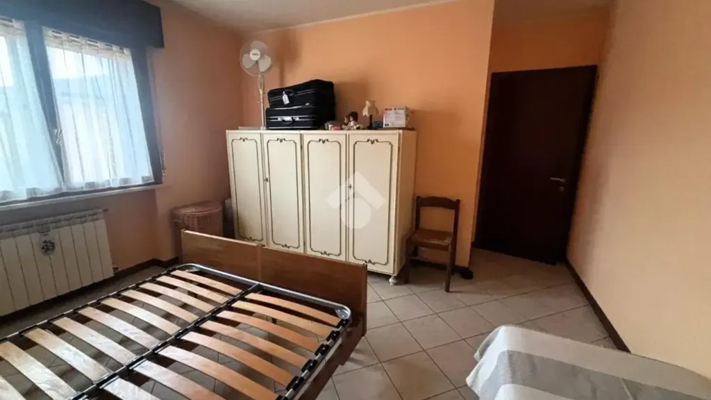 Chambres - Quadrilocale with Balcony in Mantova