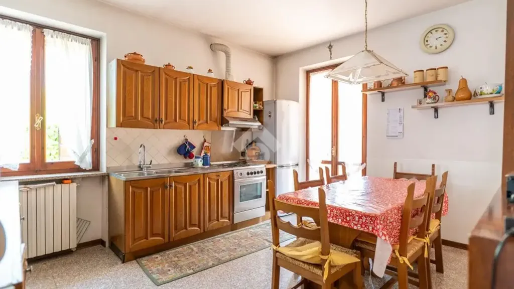 Sala da pranzo - Semi-detached House with Garden in Dossobuono