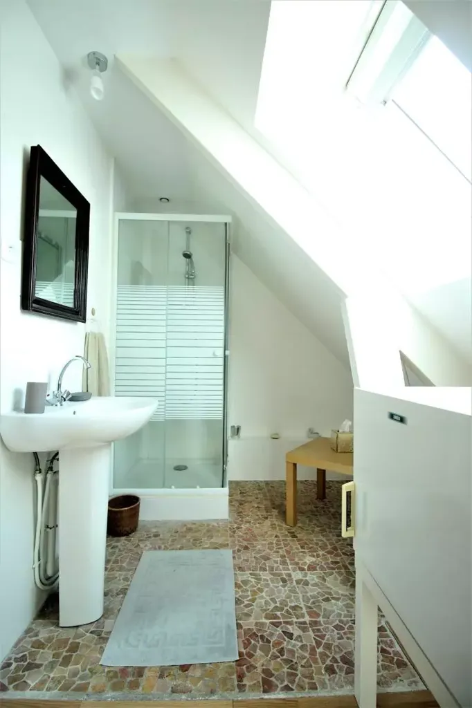 Salles de bain - Maison d'Architecte avec Piscine Chauffée à Andard