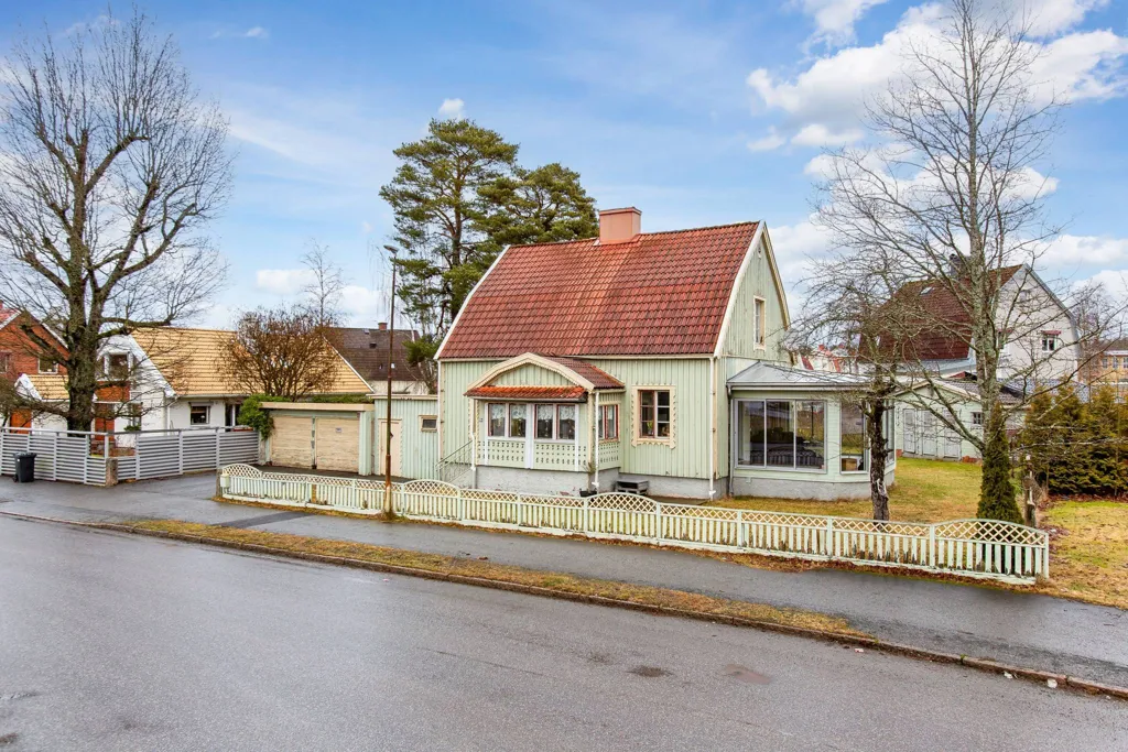 Välivaade - Century-Old House with Winter Garden in Jönköping