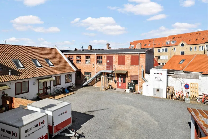 Garden - Mixed-Use Property with 3 Residential Units in Rønne