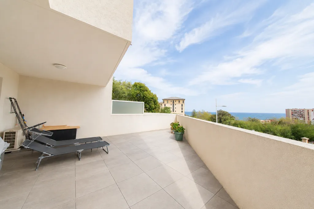 Balcon - Appartement T2 avec Vue Mer à Bastia Sud