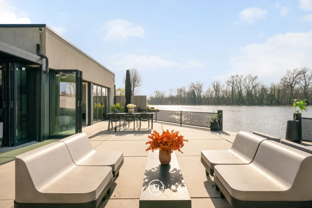 Terrace - House with Private Pier by Donkmeer