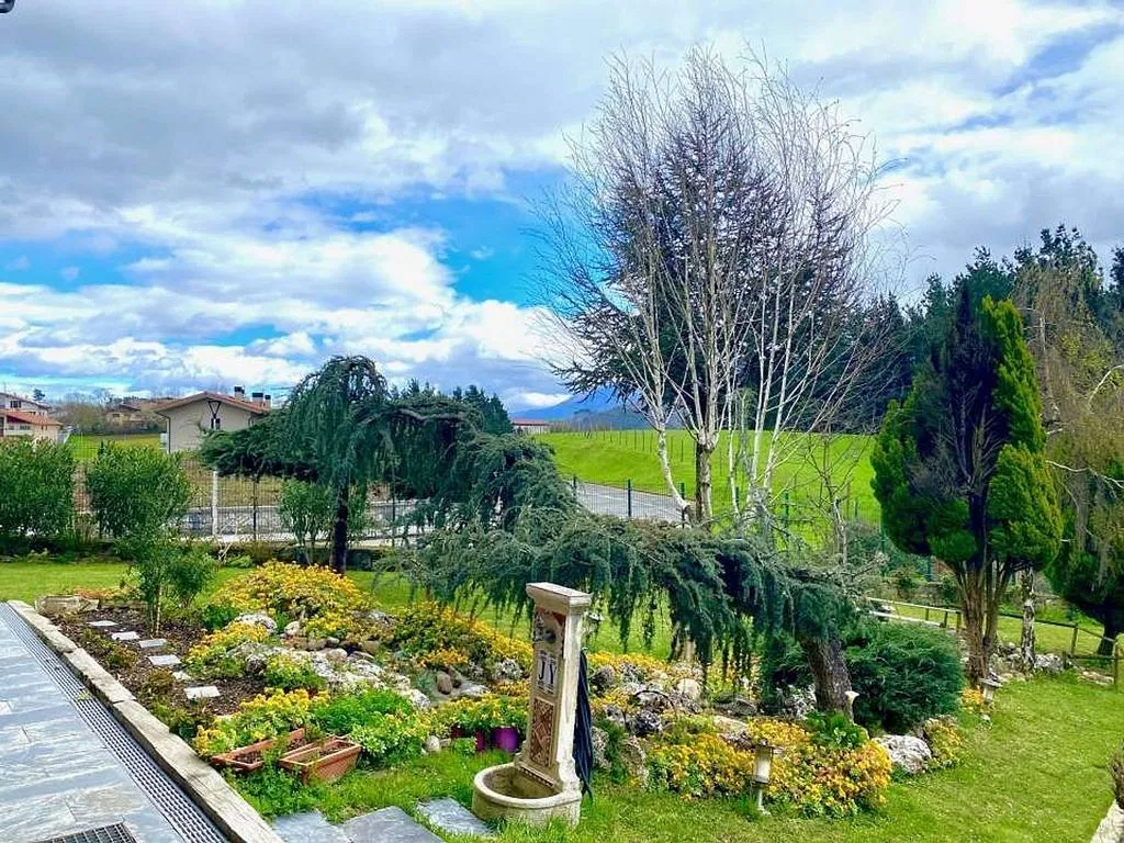 Giardino - Detached Villa with Pool in Olaberria