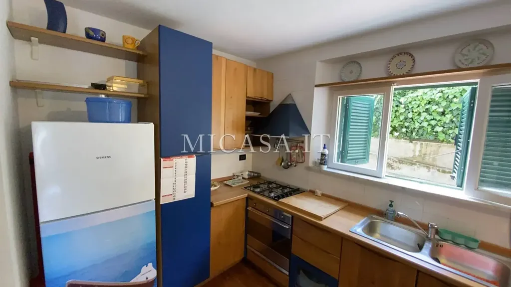 Cuisine - Trilocale with Garden in Pisa
