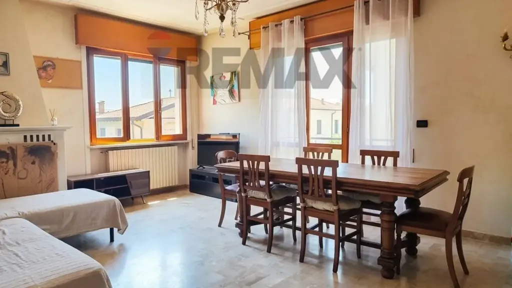 Salle à manger - Four-Bedroom Apartment with Lake View in Marone