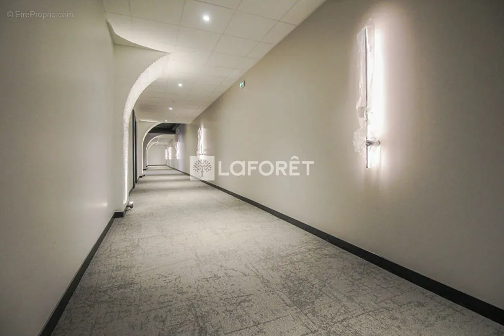 Esik - Professional Space near Evian Gare, 149 m²