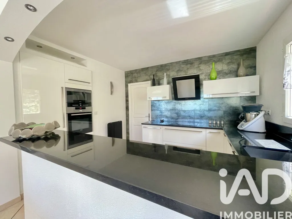 Cucina - House with Pool in Valcros, La Londe