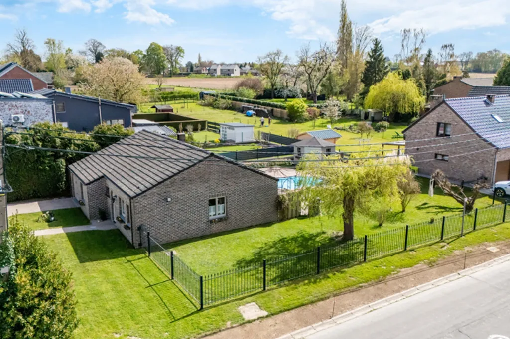Õhuvaade - Bungalow with Pool and Terrace in Awans