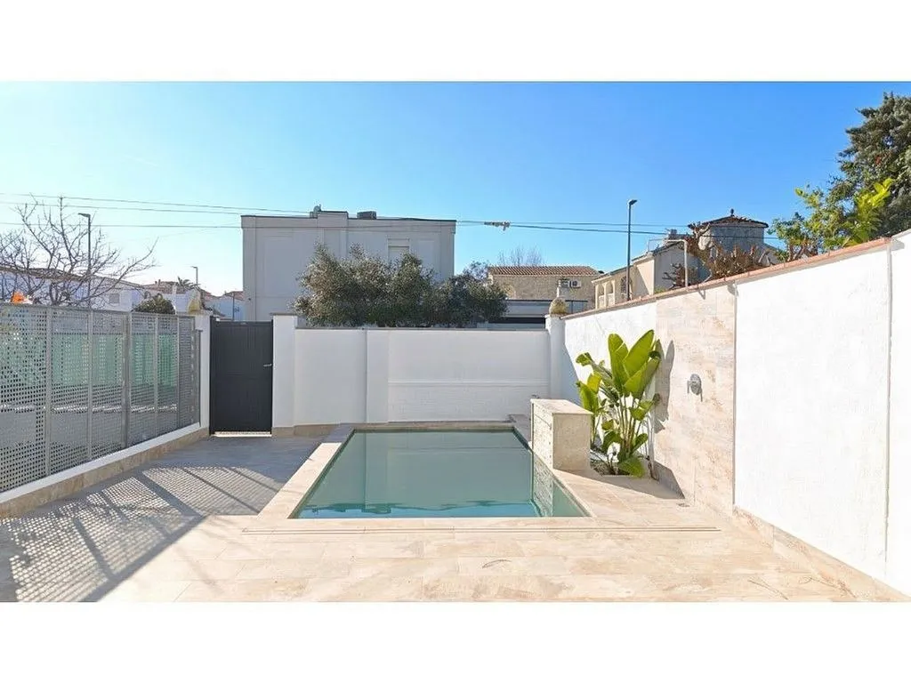 Pool - Modernised Chalet with Pool in Empuriabrava