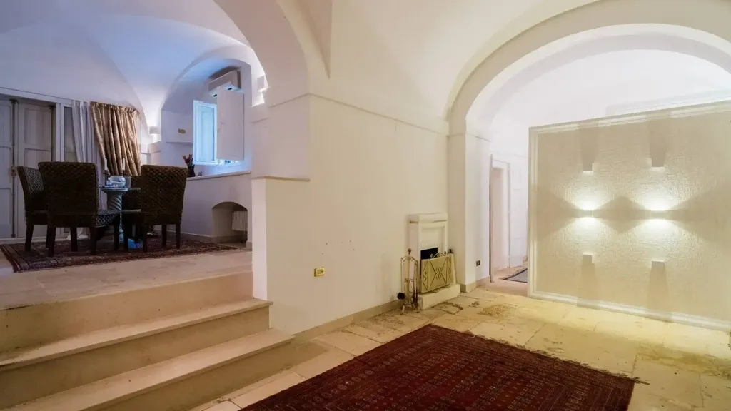 Esik - Historic Villa with Private Park in Bari