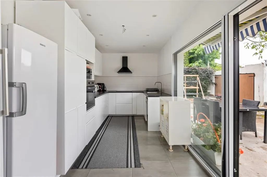 Cuisine - Maison Rénovée avec Jardin à Duffel