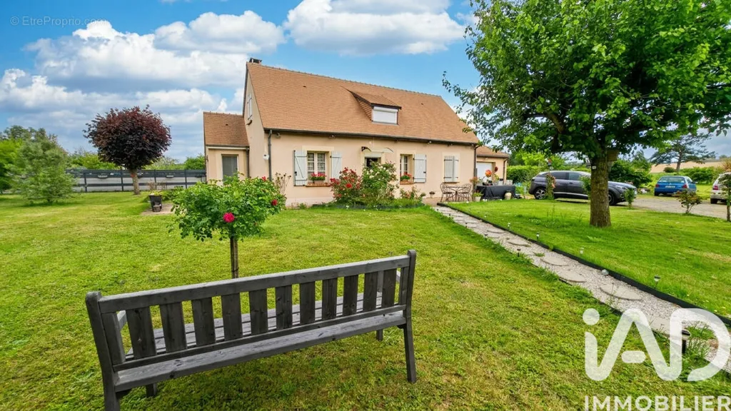 Jardin - Maison de Caractère avec Jardin à Mayet