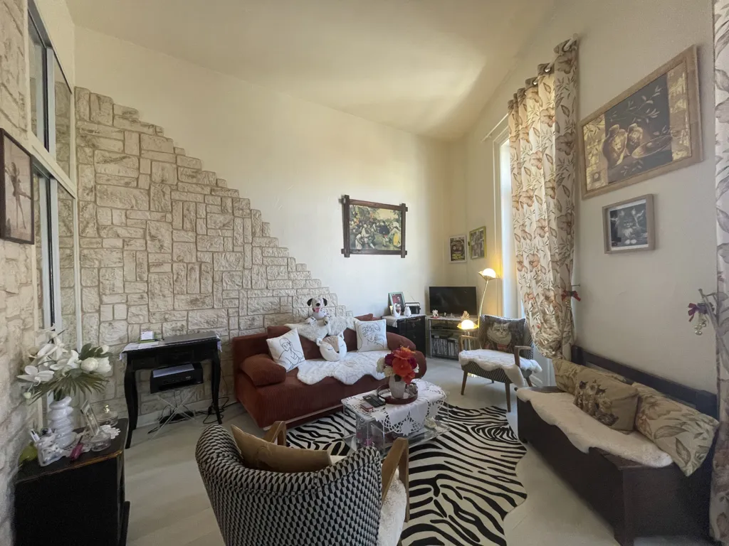 Elutuba - 2-Bedroom Apartment in Vichy with Balcony