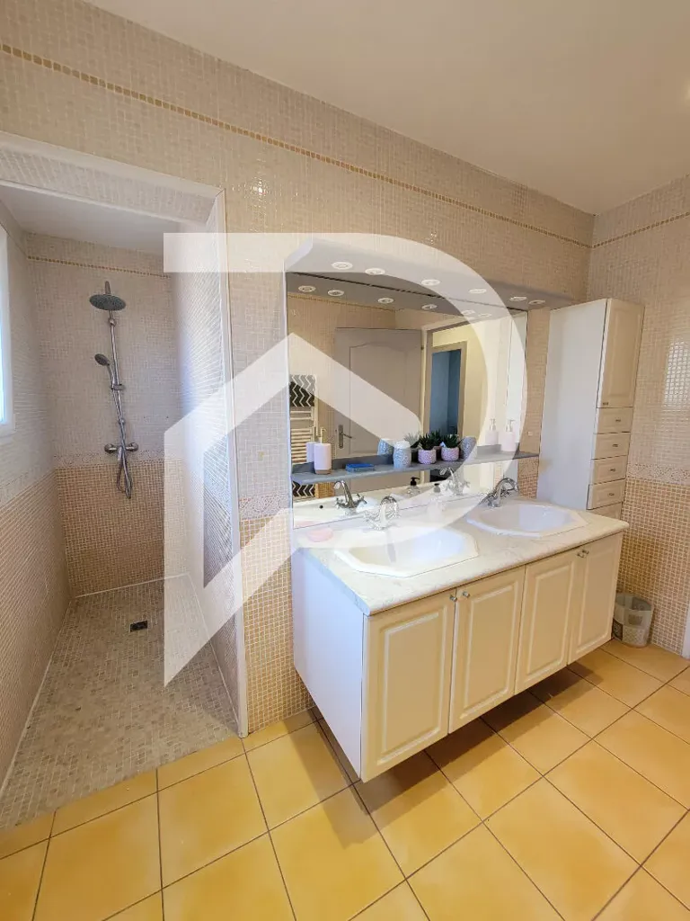 Vannitoad - Family House with Pool in Quiet Elne