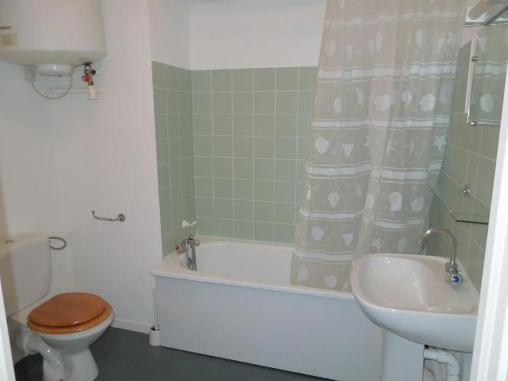 Salles de bain - Studio Meublé avec Ascenseur à Orléans