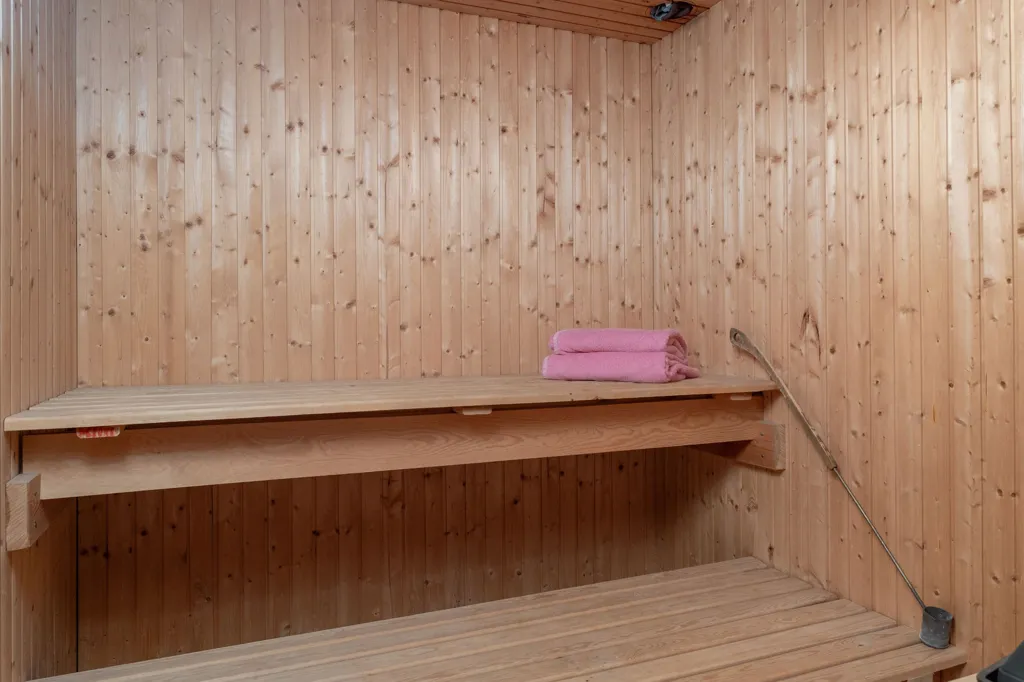 Rooms - Architectural Villa with Rental Unit in Väster