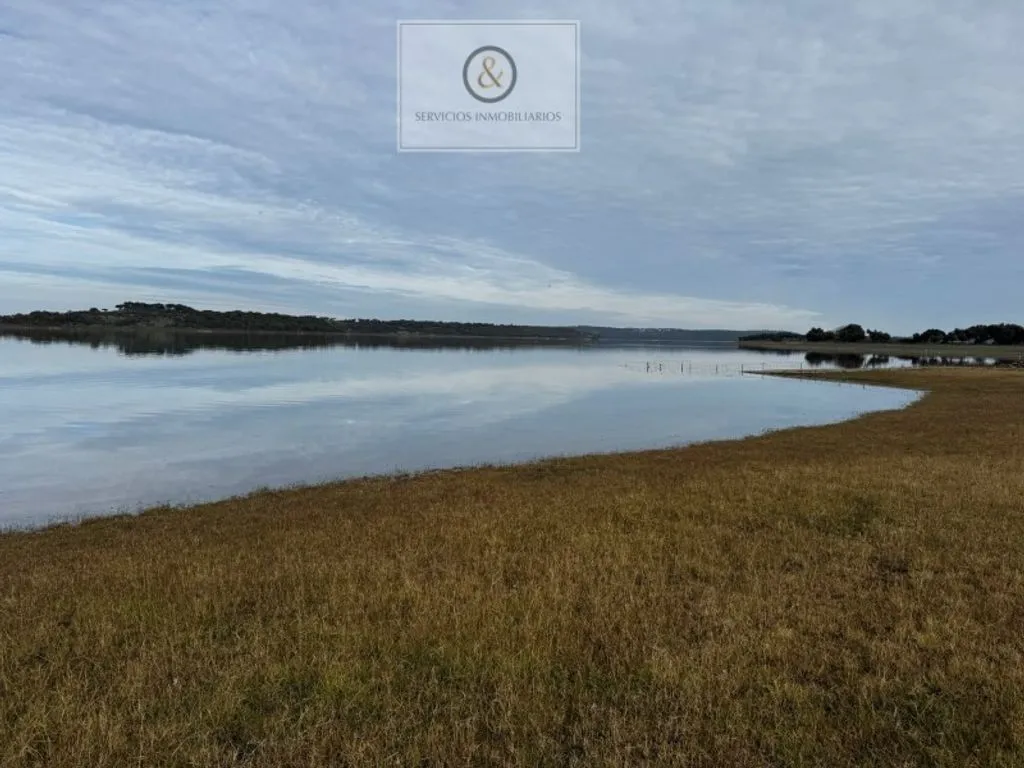 Aed - Villa with Coastal Access in Cheles, Extremadura